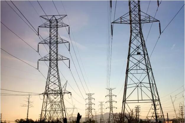 　　由于再生能源為間歇性能源，不少科學(xué)家認(rèn)為沒辦法全然達(dá)到100%再生能源，不過這項(xiàng)疑慮日前被解開，歐洲科學(xué)團(tuán)隊(duì)指出，邁向百分之百綠能的道路將通行無(wú)阻。

　　
　　再生能源發(fā)展至今，能源轉(zhuǎn)型或是100%再生能源用電等議題已爭(zhēng)論許久，多派相持不下，其中澳洲科學(xué)碩士Benjamin Heard與其團(tuán)隊(duì)更于2017年在《Renewable and Sustainable Energy Reviews》發(fā)布論文質(zhì)疑全綠能實(shí)際性，認(rèn)為再生能源無(wú)法在極端天氣、日照低與弱風(fēng)區(qū)運(yùn)行，同時(shí)指出變動(dòng)型能源如太陽(yáng)能、風(fēng)能無(wú)法