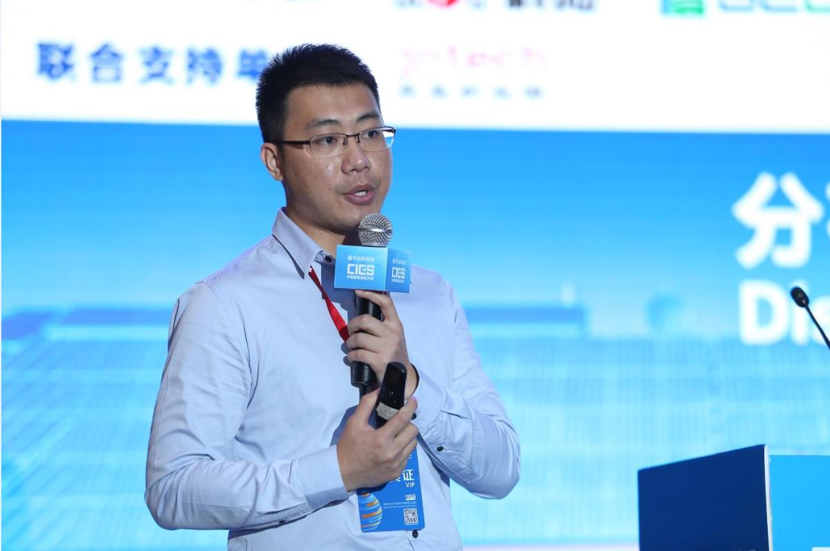 
	中國儲能網(wǎng)訊：5月19日至21日，“第八屆中國國際儲能大會”在深圳隆重召開， 來自中國、美國、德國、英國、加拿大、西班牙、日本、韓國、澳大利亞等國和地區(qū)1500余位政府機構(gòu)、科研院所、行業(yè)組織、電力公司、新能源項目單位、系統(tǒng)集成商等代表出席本次大會。


	無錫陸金新能源科技有限公司總經(jīng)理周涵在分布式光伏與儲能系統(tǒng)應(yīng)用專場，以