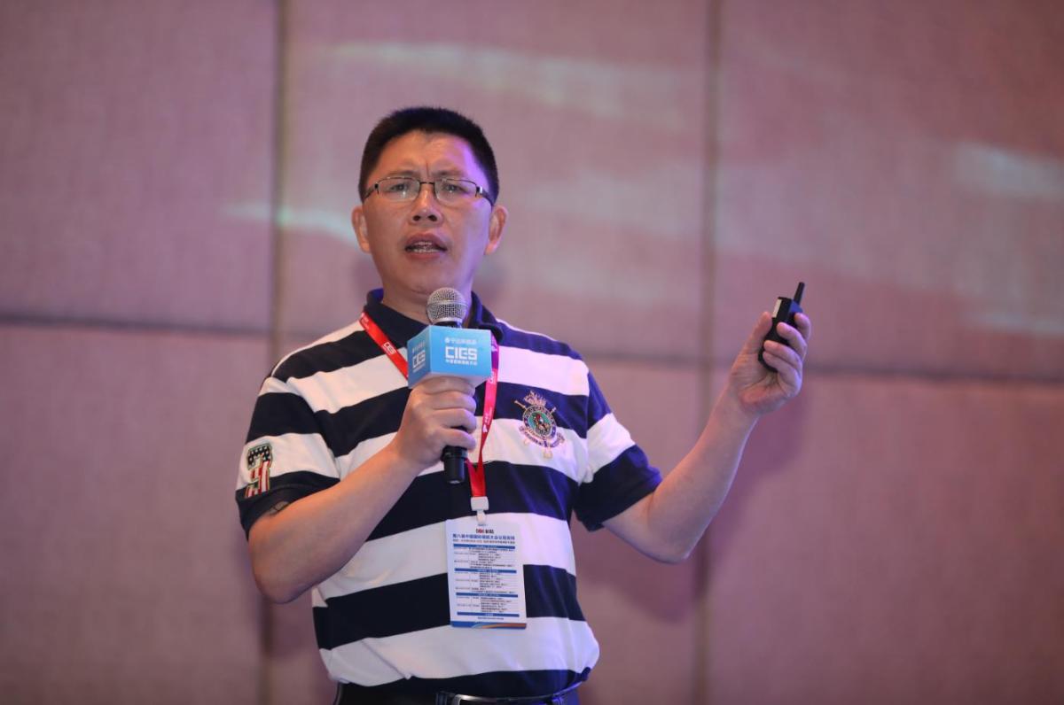 
	中國儲(chǔ)能網(wǎng)訊：5月19日至21日，“第八屆中國國際儲(chǔ)能大會(huì)”在深圳隆重召開， 來自中國、美國、德國、英國、加拿大、西班牙、日本、韓國、澳大利亞等國和地區(qū)1500余位政府機(jī)構(gòu)、科研院所、行業(yè)組織、電力公司、新能源項(xiàng)目單位、系統(tǒng)集成商等代表出席本次大會(huì)。 


	瑞達(dá)集團(tuán)衡陽瑞達(dá)電源有限公司技術(shù)中心研發(fā)經(jīng)理熊鮮明在儲(chǔ)能電站專場，發(fā)表了題為“儲(chǔ)能技術(shù)及其產(chǎn)品的研究”的精彩演講