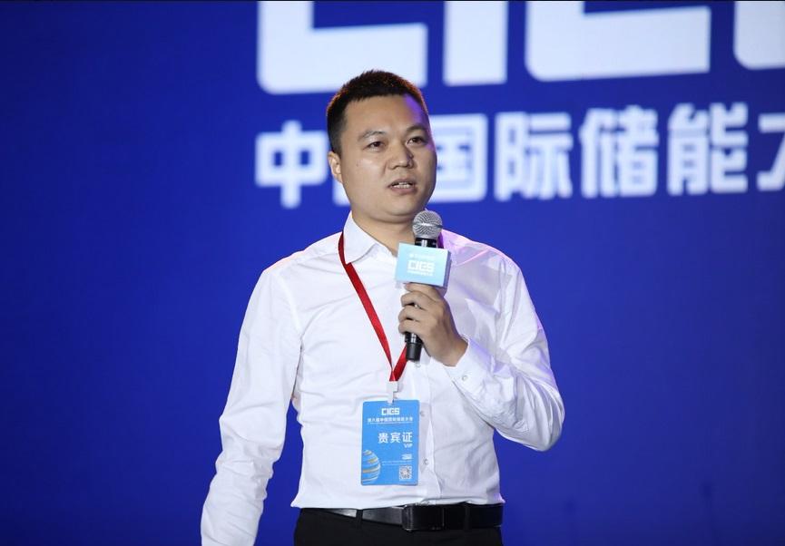 
	中國(guó)國(guó)儲(chǔ)能網(wǎng)訊：5月19日至21日，“第八屆中國(guó)國(guó)際儲(chǔ)能大會(huì)”在深圳隆重召開， 來自中國(guó)、美國(guó)、德國(guó)、英國(guó)、加拿大、西班牙、日本、韓國(guó)、澳大利亞等國(guó)和地區(qū)1500余位政府機(jī)構(gòu)、科研院所、行業(yè)組織、電力公司、新能源項(xiàng)目單位、系統(tǒng)集成商等代表出席本次大會(huì)。


	廣州智光儲(chǔ)能科技有限公司副總經(jīng)理付金建在儲(chǔ)能電站專場(chǎng)，發(fā)表了題為“直接高壓儲(chǔ)能技術(shù)”的精彩演講