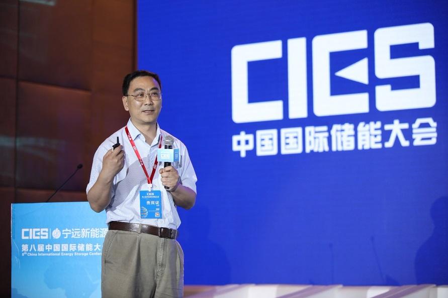 
	中國(guó)國(guó)儲(chǔ)能網(wǎng)訊：5月19日至21日，“第八屆中國(guó)國(guó)際儲(chǔ)能大會(huì)”在深圳隆重召開， 來自中國(guó)、美國(guó)、德國(guó)、英國(guó)、加拿大、西班牙、日本、韓國(guó)、澳大利亞等國(guó)和地區(qū)1500余位政府機(jī)構(gòu)、科研院所、行業(yè)組織、電力公司、新能源項(xiàng)目單位、系統(tǒng)集成商等代表出席本次大會(huì)。


	江蘇威凡儲(chǔ)能技術(shù)研究院有限公司首席副總吳俊勇教授，發(fā)表了題為“面向儲(chǔ)能電站的大功率儲(chǔ)能技術(shù)創(chuàng)新與示范應(yīng)用”的精彩演講