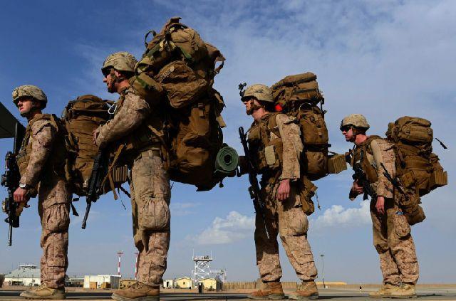 
	中國儲能網(wǎng)訊：你知道一位美國士兵需要背負多少電池重量嗎？對于大部人來說，步行并且背負軍事套件是一件令人厭煩的工作，因為電池占身體攜帶重量的四分之一。田納西州橡樹嶺國家實驗室的工作人員說：“通常美國士兵在野外攜帶大約20磅（9公斤）的防彈衣和18磅（8公斤）的電池