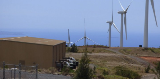 
	中國(guó)儲(chǔ)能網(wǎng)訊：如今，儲(chǔ)能系統(tǒng)正在沖擊美國(guó)電力行業(yè)，推動(dòng)從大規(guī)模電力系統(tǒng)層面向客戶(hù)層面的轉(zhuǎn)變。


	 


	在電力系統(tǒng)層面，今年2月的美國(guó)聯(lián)邦能源管理委員會(huì)（FERC）第841號(hào)令要求大規(guī)模電力系統(tǒng)運(yùn)營(yíng)商設(shè)計(jì)新的規(guī)則來(lái)整合儲(chǔ)能系統(tǒng)