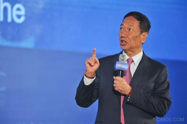 
                    
	原標(biāo)題:郭臺銘的野心


	


	富士康A(chǔ)股上市在即，68歲的郭臺銘這段時間穿梭于廣東、北京、天津，頻繁地見機(jī)構(gòu)、會官員、做演講，反復(fù)地講著他的工業(yè)互聯(lián)網(wǎng)夢想。然而，被“代工廠”標(biāo)簽纏繞的富士康，目前或許撐不起老板的夢想