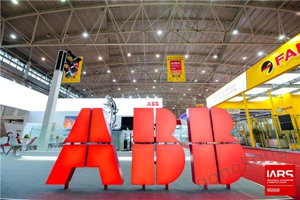
                    
	6月5日，首屆中國（武漢）國際自動化與機(jī)器人展覽會（IARS）在武漢盛大開幕。作為中國國際工業(yè)博覽會的第一個分支展，IARS攜手近千款工業(yè)自動化及機(jī)器人創(chuàng)新產(chǎn)品和技術(shù)詮釋了一場智能制造饕餮盛宴