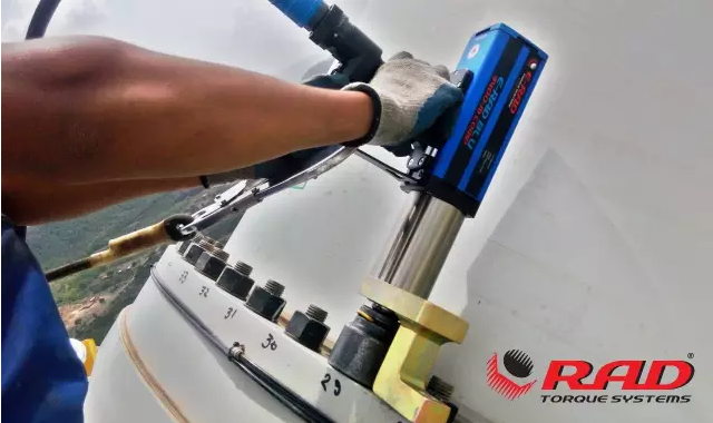                        細(xì)節(jié)決定成敗，風(fēng)電行業(yè)尤其如此。分析過往案例可以發(fā)現(xiàn)，正是由于對一些看似細(xì)微的環(huán)節(jié)重視不足，給風(fēng)電機(jī)組的高效、可靠運(yùn)行埋下隱患，甚至造成財(cái)產(chǎn)損失和人員傷亡