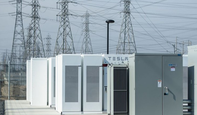 
	中國儲(chǔ)能網(wǎng)訊：隨著加利福尼亞州的投資更加接近滿足其強(qiáng)制性儲(chǔ)能目標(biāo)，其工作正在加緊實(shí)施中。其中一項(xiàng)努力就是通過立法要求該州增加2000兆瓦時(shí)的儲(chǔ)能容量