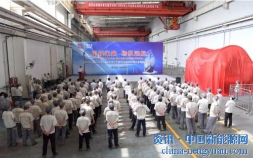                                                                                                                                                                     
	　　6月17日，由中車永濟(jì)電機(jī)公司自主研制的7.6MW海上半直驅(qū)永磁同步風(fēng)力發(fā)電機(jī)成功下線，這也是目前我國功率最大的海上半直驅(qū)永磁風(fēng)力發(fā)電機(jī)，獲得了北京鑒衡認(rèn)證中心認(rèn)證證書，技術(shù)