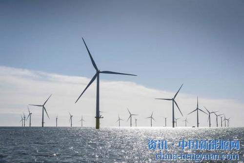                                                                                                                                                                     
	　　與光伏發(fā)電的火熱不同，近年來，我國風(fēng)電建設(shè)速度不斷下滑，2017年風(fēng)電新增裝機(jī)容量更是創(chuàng)下近5年新低。與此同時，我國海上風(fēng)電卻異軍突起，裝機(jī)規(guī)模連續(xù)5年快速增長，已躍居全球第