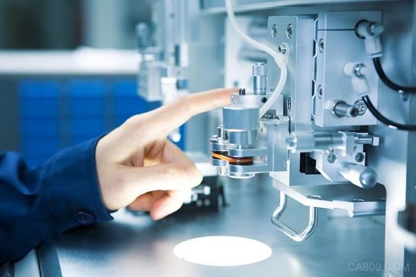 
                    
	原標(biāo)題：上海38個(gè)工科專業(yè)通過認(rèn)證 中國(guó)“未來工程師”獲“國(guó)際通行證”


	


	


	    


	來源/視覺中國(guó)


	


	  昨日，教育部官網(wǎng)發(fā)布我國(guó)工程教育專業(yè)認(rèn)證名單。截至2017年底，教育部高等教育教學(xué)評(píng)估中心和中國(guó)工程教育專業(yè)認(rèn)證協(xié)會(huì)共認(rèn)證了全國(guó)198所高校的846個(gè)工科專業(yè)