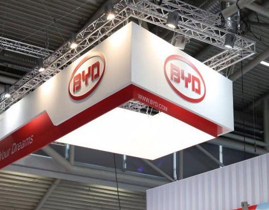 
	中國儲能網(wǎng)訊：據(jù)報道，新能源領(lǐng)軍企業(yè)比亞迪攜兩款新能源存儲產(chǎn)品：商用儲能產(chǎn)品——模塊化戶外儲能系統(tǒng)(Modular Outdoor ESS)及家庭儲能產(chǎn)品Mini ES系列亮相德國慕尼黑國際太陽能技術(shù)博覽會(Intersolar Europe 2018)。


	



	比亞迪電動客車和云軌的新聞時有傳出，但太陽能項目的相關(guān)新聞只是偶爾流出