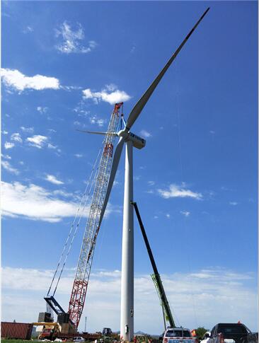                                         
	　　6月28日上午，上海電氣萊州薛家風(fēng)電項目首臺風(fēng)機(jī)吊裝成功。

	

	　　華電萊州薛家項目將安裝25臺上海電氣2MW風(fēng)電機(jī)組