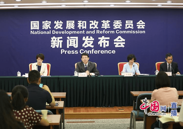 
	中國儲能網(wǎng)訊：國家發(fā)展改革委定于2018年7月2日(周一)上午10:00，在中配樓三層大會議室召開專題新聞發(fā)布會，我委相關(guān)司局負(fù)責(zé)同志出席，介紹“創(chuàng)新和完善促進(jìn)綠色發(fā)展價格機(jī)制”有關(guān)工作情況并回答記者提問。


	 





	價格司司長岳修虎解讀加大峰谷電價的實(shí)施力度 : 



	加大峰谷電價的實(shí)施力度