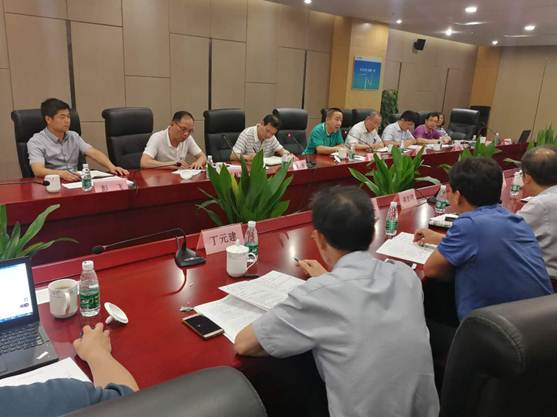 　　6月28日，福建能源監(jiān)管辦赴江蘇南通開展海上風(fēng)電安全管理若干問題研究課題調(diào)研工作，國家能源局電力安全監(jiān)管司相關(guān)負(fù)責(zé)同志蒞臨指導(dǎo)。

　　調(diào)研組實(shí)地走訪了江蘇龍?jiān)词Y家沙海上風(fēng)電場(chǎng)項(xiàng)目，了解了現(xiàn)場(chǎng)規(guī)劃、交通運(yùn)輸可達(dá)性、海上升壓站設(shè)計(jì)規(guī)范要求、工程環(huán)境適應(yīng)性、工程施工技術(shù)難點(diǎn)、現(xiàn)場(chǎng)安全管理和運(yùn)行維護(hù)管理等有關(guān)情況，并與工程項(xiàng)目建設(shè)、施工、設(shè)計(jì)、監(jiān)理等參建單位，以及質(zhì)量監(jiān)督機(jī)構(gòu)進(jìn)行了多方交流溝通