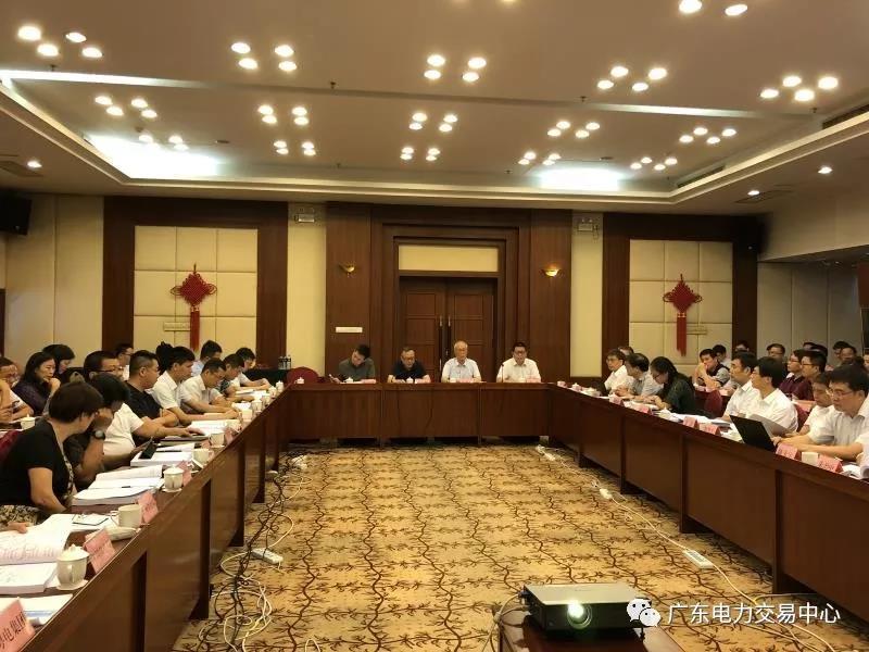 
	
		 中國(guó)儲(chǔ)能網(wǎng)訊：2018年7月5日-6日，國(guó)家能源局南方監(jiān)管局在廣東東莞組織召開(kāi)“南方(以廣東起步)電力現(xiàn)貨市場(chǎng)交易規(guī)則專家研討會(huì)暨市場(chǎng)監(jiān)管研討會(huì)”，邀請(qǐng)了國(guó)家能源局相關(guān)司、南方能源監(jiān)管局有關(guān)負(fù)責(zé)同志，廣東省發(fā)展改革委、經(jīng)濟(jì)和信息化委員會(huì)相關(guān)部門(mén)負(fù)責(zé)人，中國(guó)科學(xué)院院士王錫凡、清華大學(xué)教授夏清等電力系統(tǒng)專家，電力調(diào)度機(jī)構(gòu)、電力交易機(jī)構(gòu)、電網(wǎng)企業(yè)相關(guān)負(fù)責(zé)人及主要電力企業(yè)、電力用戶代表等130余位代表參會(huì)。
	
	
		
			
		
		
		
			會(huì)議對(duì)南方(以廣東起步)現(xiàn)貨市場(chǎng)模式下