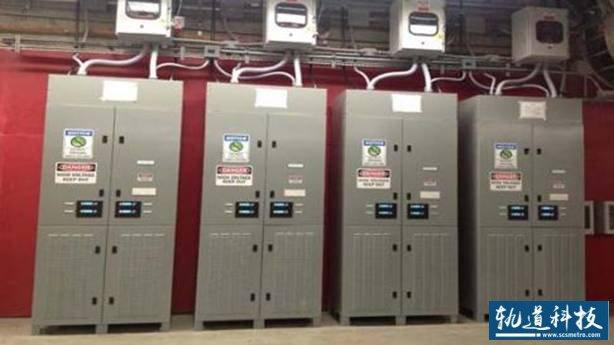 
	中國(guó)儲(chǔ)能網(wǎng)訊：洛杉磯地鐵在紅線（Red Line）西湖/麥克阿瑟公園站的牽引變電站（TPSS）實(shí)施了一個(gè)基于飛輪物理儲(chǔ)能技術(shù)的Wayside Energy Storage Substation儲(chǔ)能變電站（WESS）項(xiàng)目，聯(lián)邦運(yùn)輸管理局（FTA）根據(jù)2009年“美國(guó)復(fù)蘇與再投資法”（ARRA）為該項(xiàng)目提供資金，由LAMETRO和VYCONInc.簽約并合作開展。自2014年8月安裝完成后，WESS一直處于穩(wěn)定的運(yùn)行狀態(tài)，每天能節(jié)省10%至18%的牽引電力能源