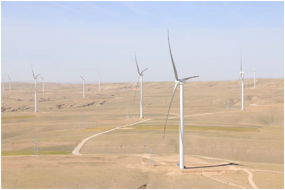                        2018年嘉澤新能與金風科技的EPC合作邁入了第8個年頭，雙方在合作中始終堅持模式創(chuàng)新、優(yōu)勢互補，以開放的合作心態(tài)實現(xiàn)雙方共贏。2017年，雙方共同合作推進的項目有嘉澤第三風電場、嘉澤第四風電場和智能微網(wǎng)項目，項目均取得了階段性成果，其中繼2016年嘉澤第三風電場項目榮獲“四星級現(xiàn)場”評價后，2017年嘉澤第四風電場項目又榮獲“五星級現(xiàn)場”評價，該榮譽是金風產(chǎn)品綜合水平的見證，也是雙方合作不斷提升的一個縮影