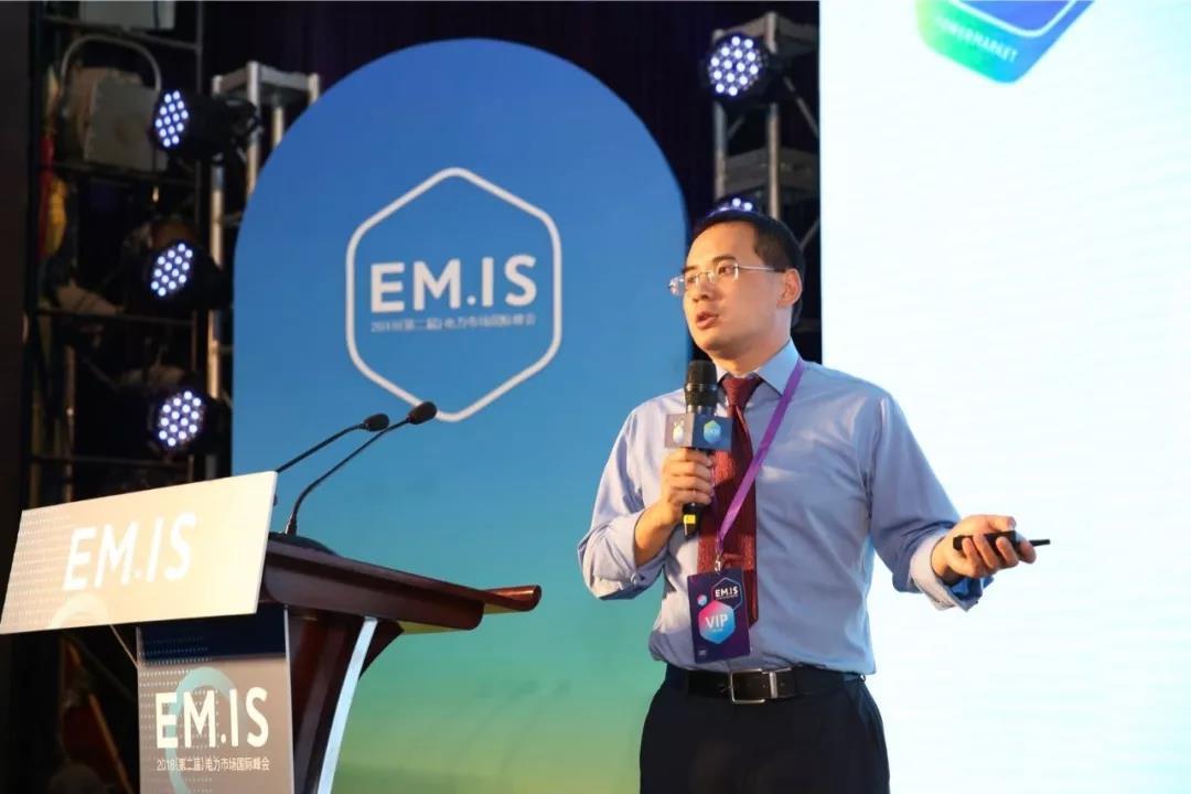 
	中國(guó)儲(chǔ)能網(wǎng)訊：從1999年開(kāi)始電力市場(chǎng)建設(shè)至今，德州電源結(jié)構(gòu)發(fā)生了根本性變化，由主要是低效不靈活的煤電和燃?xì)鈾C(jī)組，發(fā)展到主要是新能源風(fēng)能、聯(lián)合燃?xì)鈾C(jī)組。



	過(guò)去幾年，德州新能源滲透比不斷創(chuàng)造記錄，2017年10月27日，新能源最高滲透比達(dá)到54%，是第一次在有電力市場(chǎng)運(yùn)行環(huán)境下規(guī)模比較大的電網(wǎng)達(dá)到這么高的可再生能源滲透率