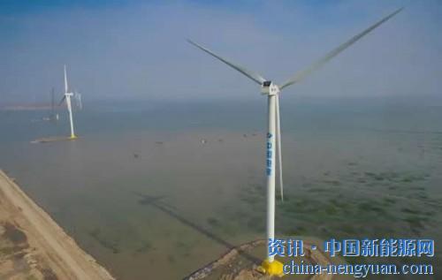                                                                                                                                                                     
	　　坐落在天津?yàn)I海新區(qū)南港工業(yè)區(qū)內(nèi)的南港海上風(fēng)電場(chǎng)一期首批５臺(tái)風(fēng)力發(fā)電機(jī)，日前正式并網(wǎng)發(fā)電。本月底前，剩余１３臺(tái)風(fēng)機(jī)也將全部并網(wǎng)