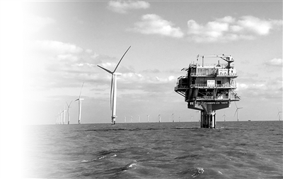  　　風(fēng)從海上來(lái)，“取電”正當(dāng)時(shí)。
 
　　位于江蘇省東南部、長(zhǎng)江三角洲北翼的如東縣，東北兩面臨海