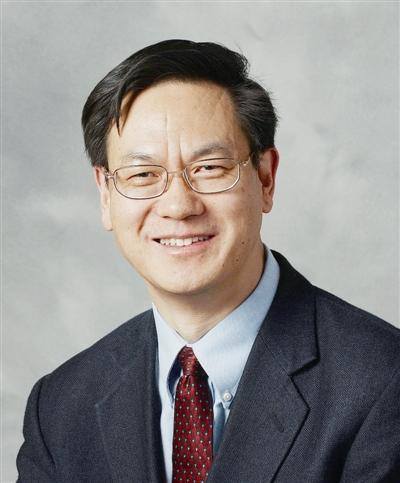 
	中國儲能網(wǎng)訊：納米和能源有什么關(guān)聯(lián)？納米技術(shù)可能帶動能源新的革命？十一屆埃尼“前沿能源獎”對納米發(fā)電機應用于新時代能源的前景給予充分肯定，并將該獎授予中國科學院外籍院士、歐洲科學院院士、中國科學院北京納米能源與系統(tǒng)研究所所長王中林，這也是對其“納米發(fā)電機之父”地位的認可。


	 


	埃尼獎（Eni Award）被譽為世界能源領(lǐng)域的“諾貝爾獎”， 與計算機界圖靈獎、數(shù)學界的菲爾茲獎及沃爾夫獎等并稱為各自領(lǐng)域的最高獎項