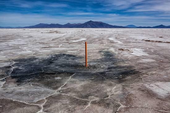 
	網(wǎng)易科技訊 8月9日消息，據(jù)國外媒體報道，隨著世界爭相用清潔能源替代化石燃料，提取鋰和鈷等電池成分帶來的環(huán)境影響本身可能成為一個主要問題。


	這是一個完全現(xiàn)代化的謎語：是什么將智能手機中的電池與漂浮在內(nèi)陸河流上的死牲畜聯(lián)系起來？答案是鋰——一種反應(yīng)性堿金屬，為我們的手機，平板電腦，筆記本電腦和電動汽車提供動力