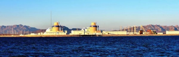 
                    　　8月17日9時(shí)50分，海陽核電1號(hào)機(jī)組首次并網(wǎng)成功，各項(xiàng)技術(shù)指標(biāo)均符合設(shè)計(jì)要求、機(jī)組狀態(tài)良好。
 


　　
▲海陽核電廠（來源：山東核電）
 
　　海陽核電1號(hào)機(jī)組于2018年6月21日開始首次裝料，8月8日反應(yīng)堆首次達(dá)到臨界，8月14日首次利用核蒸汽成功沖轉(zhuǎn)汽輪機(jī)至額定轉(zhuǎn)速，并順利完成汽輪發(fā)電機(jī)組并網(wǎng)前各項(xiàng)試驗(yàn)