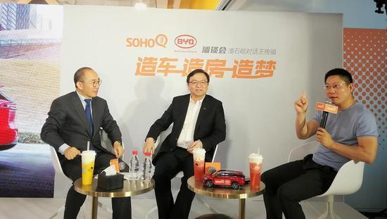 
	在網(wǎng)易財(cái)經(jīng)組織的《潘石屹對話王傳福：造車 造房 造夢》上，BYD比亞迪公司董事局主席王傳福表示，當(dāng)然今年市場太好，1—6月份我們電池產(chǎn)能本身不夠，我們現(xiàn)在正在擴(kuò)大產(chǎn)能，如果產(chǎn)能擴(kuò)大的話，我們的產(chǎn)能可以增加50%，現(xiàn)在的需求是非常猛的。


	


	電池技術(shù)現(xiàn)在處于幾個變化階段，一個是它本身的技術(shù)在變，它的型號也在變，有的是方的，有的是圓的，方的里面也有好多種型號在變，幾個變化在疊加