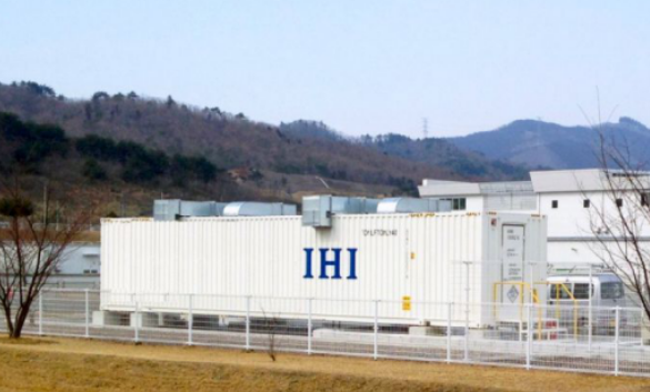 
	中國(guó)儲(chǔ)能網(wǎng)訊：日前，安大略省薩尼亞市一家商業(yè)客戶委托儲(chǔ)能開(kāi)發(fā)商Convergent公司開(kāi)發(fā)部署一個(gè)電池系統(tǒng)，可以匹配兩個(gè)公用事業(yè)規(guī)模的儲(chǔ)能項(xiàng)目，為今年在北美地區(qū)建造的最大電力容量提供支持。


	由IHI儲(chǔ)能公司提供的10兆瓦/20兆瓦時(shí)儲(chǔ)能系統(tǒng)位于一家大型石化設(shè)施的用戶側(cè)，以減少其電力成本