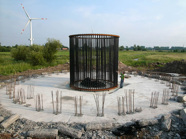                                         
	　　根據(jù)領先的數(shù)據(jù)和分析公司GlobalData的數(shù)據(jù)，2017年全球風力渦輪機底座市場價值達57億美元，預計到2022年增至72億美元。預計2022年全球陸上底座市場價值將達到30.5億美元，同時海上底座市場價值估計將達41.6億美元