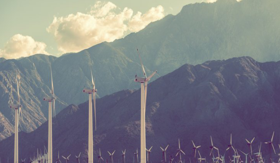 
	中國儲(chǔ)能網(wǎng)訊：日前，美國一家可再生能源開發(fā)商向蒙大拿州公共服務(wù)委員會(huì)（PSC）提出申請(qǐng)，希望在該州建設(shè)320兆瓦風(fēng)力發(fā)電設(shè)施和160兆瓦/ 640兆瓦時(shí)電池儲(chǔ)能系統(tǒng)項(xiàng)目。



	Caithness Beaver Creek公司希望根據(jù)美國公共事業(yè)監(jiān)管政策法案（PURPA）開發(fā)4個(gè)功率為80兆瓦的風(fēng)力發(fā)電項(xiàng)目和40兆瓦/160兆瓦時(shí)的電池儲(chǔ)能系統(tǒng)判定為合格設(shè)施（QF），該公司此前與蒙大拿州最大公用事業(yè)公司西北能源公司（Northwestern）關(guān)于容量支付費(fèi)用的談判破裂，而PURPA法案要求西北能源公