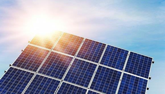 
	中國(guó)儲(chǔ)能網(wǎng)訊：距離成為清潔能源的理想“伴侶”，儲(chǔ)能行業(yè)仍有一段距離。


	


	“如果沒有儲(chǔ)能解決方案的配套，光伏未來20年內(nèi)替代常規(guī)能源的可能性幾乎為零