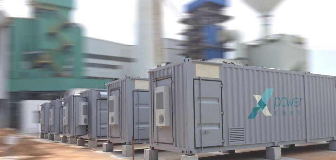 
	中國(guó)儲(chǔ)能網(wǎng)訊：截止8月28日，廣東東莞信義玻璃工業(yè)園儲(chǔ)能項(xiàng)目一期、二期項(xiàng)目全部竣工，并網(wǎng)運(yùn)營(yíng)。一期6MW，4個(gè)40尺集裝箱;二期13.67MW，分8個(gè)40尺集裝箱，儲(chǔ)能電站容量近20MW