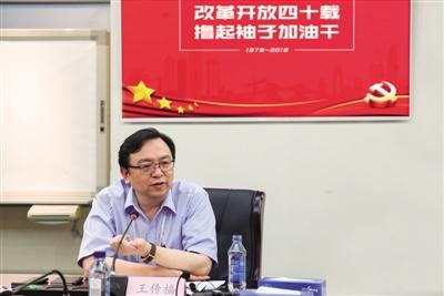 
	中國儲能網(wǎng)訊：比亞迪是中國自主品牌汽車的一個經(jīng)典代表，尤其是其在新能源汽車方面走過的路，做出的成績，既說明改革開放的艱辛和挑戰(zhàn)，又彰顯了中國改革開放所取得的偉大成績。


	


	創(chuàng)始人王傳福能有今天的成就，與深圳開放的市場環(huán)境密切相關(guān)，也與中國政府不斷鼓勵創(chuàng)新密切相關(guān)