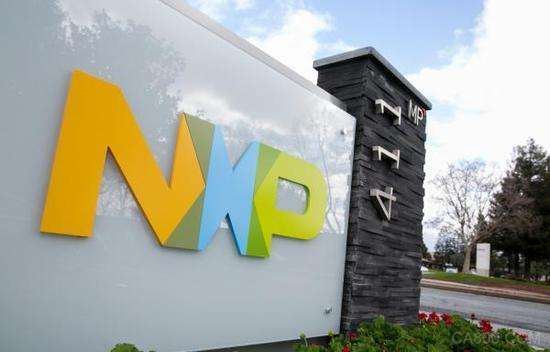 
                    
	恩智浦半導(dǎo)體于日前正式對(duì)外宣布收購汽車以太網(wǎng)子系統(tǒng)技術(shù)提供商OmniPHY。據(jù)悉，OmniPHY的專業(yè)技術(shù)包括汽車以太網(wǎng)，這種技術(shù)能夠?qū)崿F(xiàn)自動(dòng)駕駛所需的快速數(shù)據(jù)傳輸