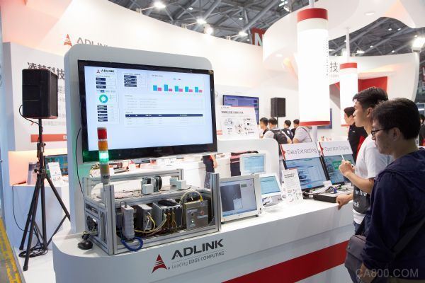 
                     
  凌華透過與FogHorn Systems合作，整合邊緣智慧平臺(tái)與凌華的DXS物聯(lián)網(wǎng)數(shù)字技術(shù)。
  
  雖然聯(lián)網(wǎng)概念迅速在市場上發(fā)酵，但有鑒于許多市場上的業(yè)者對(duì)于實(shí)際導(dǎo)入物聯(lián)網(wǎng)(IoT)應(yīng)用仍存有疑慮，因此怎樣降低客戶疑慮，提升導(dǎo)入專案的成功率，成了目前相關(guān)業(yè)者所面臨的最大挑戰(zhàn)