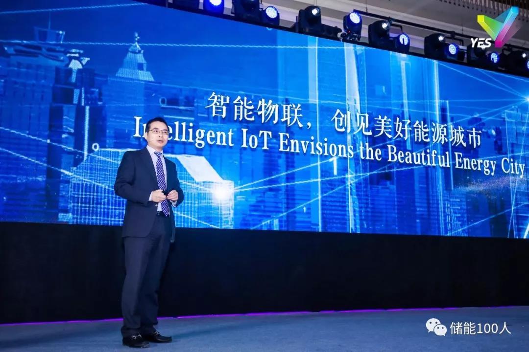 
	中國儲能網(wǎng)訊：遠(yuǎn)景避開烽火連天的儲能示范賽場，瞄準(zhǔn)了一個(gè)與城市生活更緊密的隱蔽場景。



	文|趙小屠



	今年5月初，在微軟全球CEO大會上，遠(yuǎn)景集團(tuán)CEO張雷遇見了卡洛斯·戈恩（Carlos Ghosn）