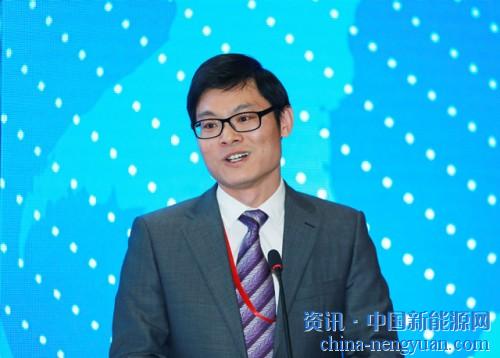                                                                                                                                                                     
	　　近日，國家能源局印發(fā)《關(guān)于2018年度風(fēng)電建設(shè)管理有關(guān)要求的通知》（以下簡稱《通知》）明確提出，新增核準(zhǔn)的集中式陸上風(fēng)電和海上風(fēng)電將全部推行競(jìng)爭性電價(jià)配置項(xiàng)目資源，標(biāo)志著風(fēng)電