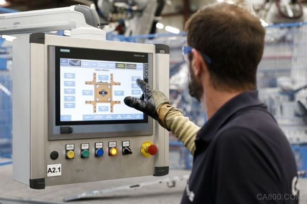 
                    
	  


	  制造業(yè)自動化進程需要人機協(xié)作才能邁向工業(yè)4.0。法新社 


	  

  自動化機器人、人工智慧(AI)、區(qū)塊鏈(Blockchain)、納米技術、量子計算和生物技術構成第四次工業(yè)革命，但并非意味制造業(yè)不再需要人類，無論制造業(yè)如何發(fā)展，熟練勞動力永遠是必要的，差別在於勞動者必須適應新技術來面對下世代的競爭