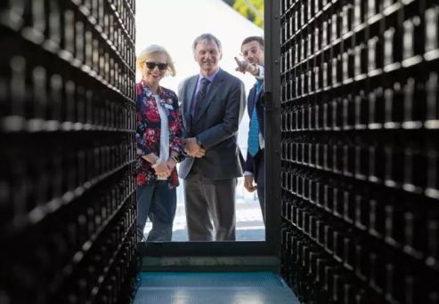 
	中國(guó)儲(chǔ)能網(wǎng)訊：英國(guó)可再生能源開發(fā)商RES公司日前宣布，其在蘇格蘭西洛錫安部署的首個(gè)公用事業(yè)規(guī)模電池儲(chǔ)能設(shè)施正式啟用，該儲(chǔ)能項(xiàng)目功率為20兆瓦。


	


	這個(gè)已經(jīng)建成的電池儲(chǔ)能系統(tǒng)并將由RES公司管理和運(yùn)營(yíng)