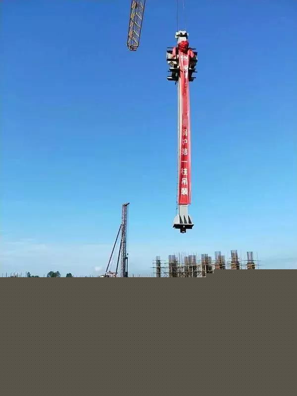 
                    　　9月10日上午8點10分，由西北火電承建的印尼2×135MW燃煤電站項目，第一根立柱順利起吊，并緩緩就位，標志著該工程進入設備全面安裝階段。
 

 
　　此次吊裝工作的順利進行標志著本項目安裝工作正式拉開了帷幕，為項目后續(xù)順利施工奠定了堅實的基礎