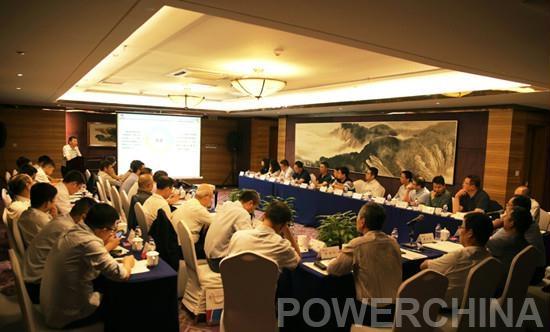 
	中國(guó)儲(chǔ)能網(wǎng)訊：9月13日，由國(guó)網(wǎng)新源控股有限公司主辦，中國(guó)電建所屬水電三局協(xié)辦的抽水蓄能電站數(shù)字化施工專題座談會(huì)在古城西安召開。會(huì)議通過(guò)交流座談，進(jìn)一步加強(qiáng)抽水蓄能電站借助數(shù)字化管理模式，對(duì)各類數(shù)據(jù)資料進(jìn)行匯總分析，實(shí)現(xiàn)施工現(xiàn)場(chǎng)全方位管控，打造數(shù)字化智能型抽水蓄能電站