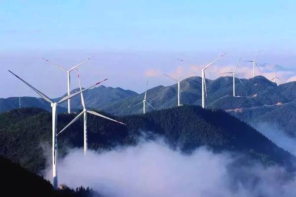                                         
	　　江西遂川清秀項(xiàng)目于2018年9月29日16:18分一次帶電成功。自開工以來，項(xiàng)目部克服了工程緊、海拔高、氣候惡劣等諸多不利因素，順利完成了電器設(shè)備的安裝調(diào)試，充分發(fā)揮了新能源“一次把事情做好”的精神