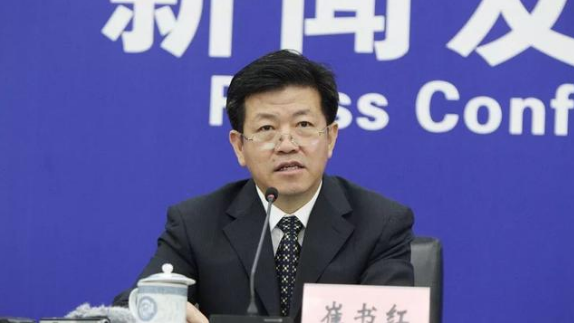 　　10月8日，生態(tài)環(huán)境部召開干部大會，會上宣布了部機關(guān)各部門的主要負(fù)責(zé)人，并舉行了憲法宣誓儀式，23個司局級機構(gòu)的新司長正式亮相。

　　其實，早在9月29日，有一位新司長就和大家見過面了