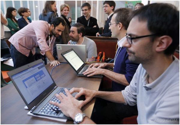 
                    
	 


	Milinkovich表示，要創(chuàng)建工業(yè)物聯(lián)網(wǎng)(IIoT)須基于開放原始碼構件(building blocks)，這就是IIoT的本質。法新社 

  
  IBM的Andy Stanford-Clark、Arlen Nipper、Mike Milinkovich，以及Colby Clegg近期在Ignition Community Conference 2018的小組會談上提及開放原始碼軟件運動(open so