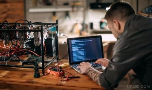 
                      美國舊金山專門幫助客戶招聘技術(shù)人員的公司Hired發(fā)布全球統(tǒng)計數(shù)據(jù)顯示，區(qū)塊鏈工程師的平均年薪在15萬到17.5萬美元（約合人民幣104萬-121萬元）之間。Hired表示，這比普通軟件工程師的平均年薪（13.5萬美元）要高出很多