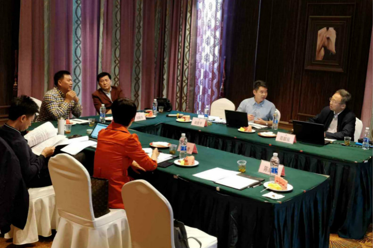 　　【中國儀表網(wǎng) 儀表會議】為更好地指導非自行指示秤生產(chǎn)廠家的設計、生產(chǎn)，促進貿(mào)易結算公平、公正，近日，全國衡器標準化技術委員會在浙江金華召開了《非自行指示秤》國家標準啟動/研討會。浙江省計量科學研究院作為標準主編單位派員參加會議